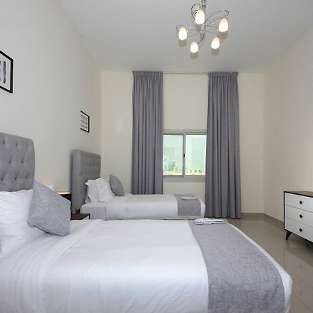 Spacious 2 Bedroom In Al Telal 11, Al Barsha 1 Дубай Екстериор снимка