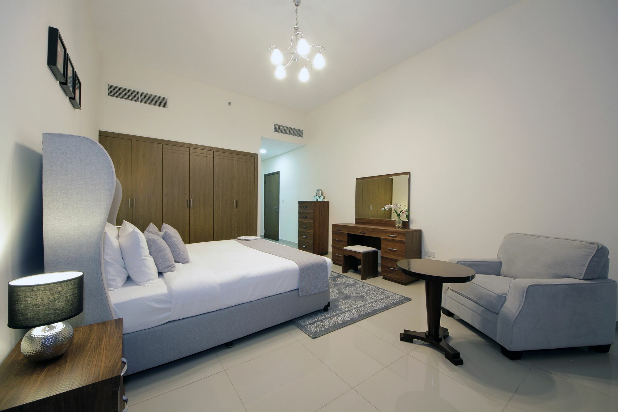 Spacious 2 Bedroom In Al Telal 11, Al Barsha 1 Дубай Екстериор снимка