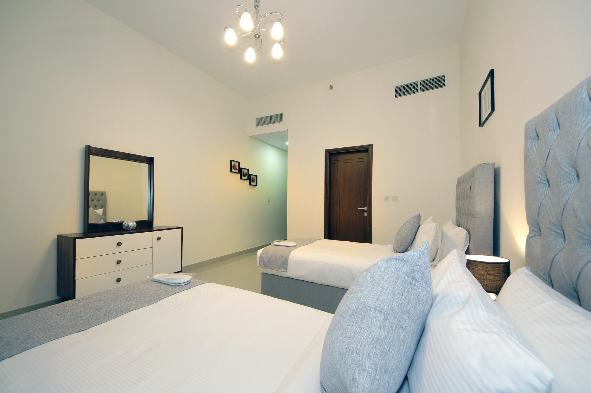 Spacious 2 Bedroom In Al Telal 11, Al Barsha 1 Дубай Екстериор снимка