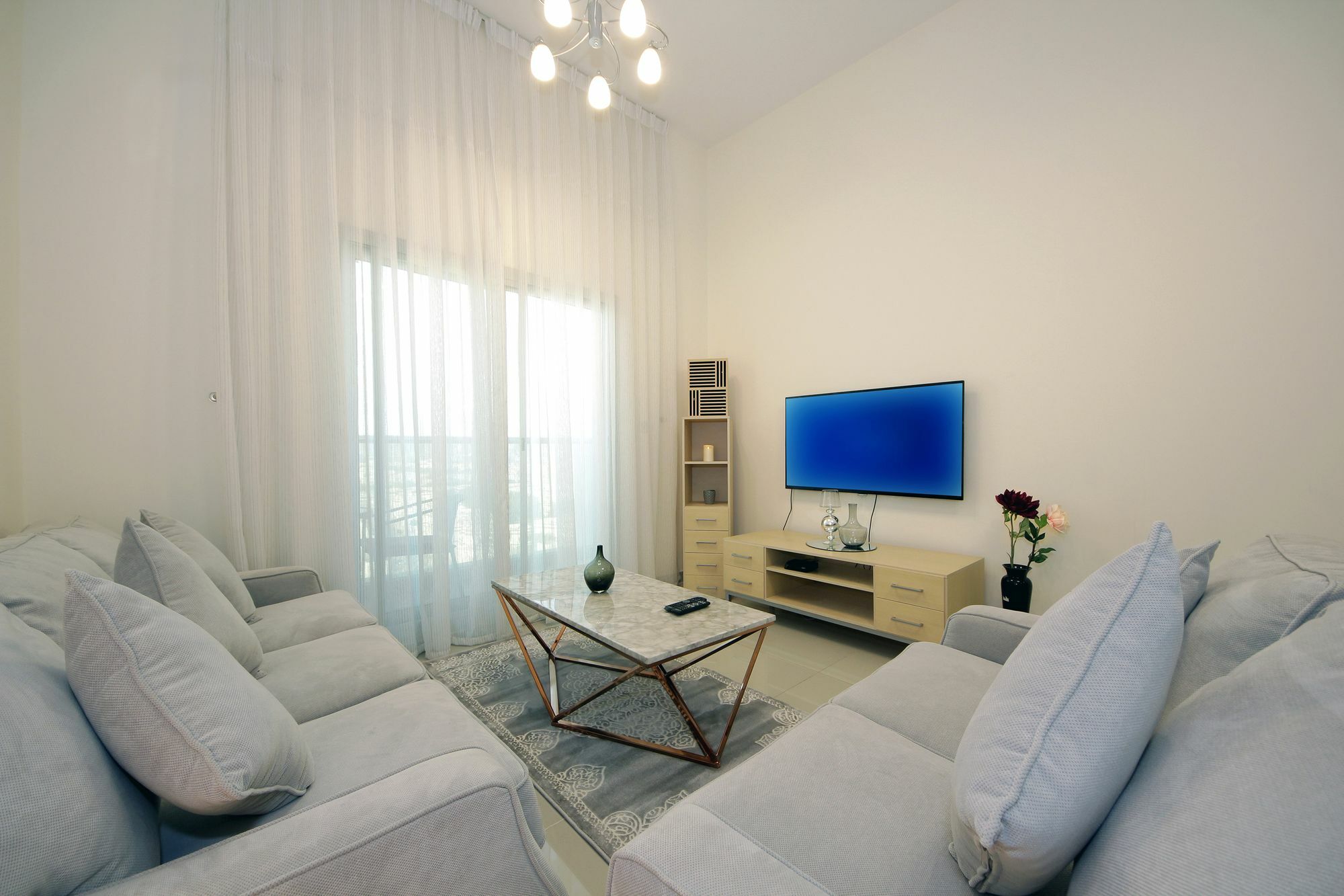 Spacious 2 Bedroom In Al Telal 11, Al Barsha 1 Дубай Екстериор снимка