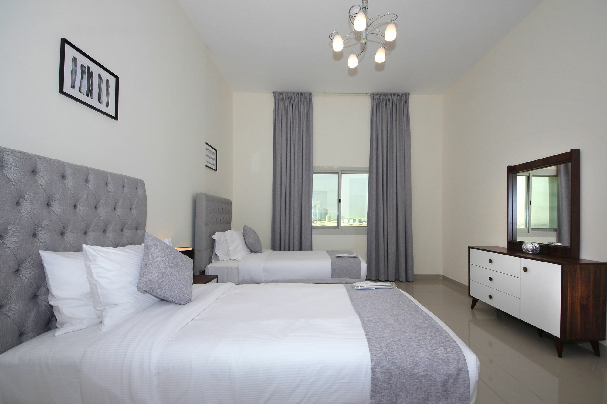 Spacious 2 Bedroom In Al Telal 11, Al Barsha 1 Дубай Екстериор снимка