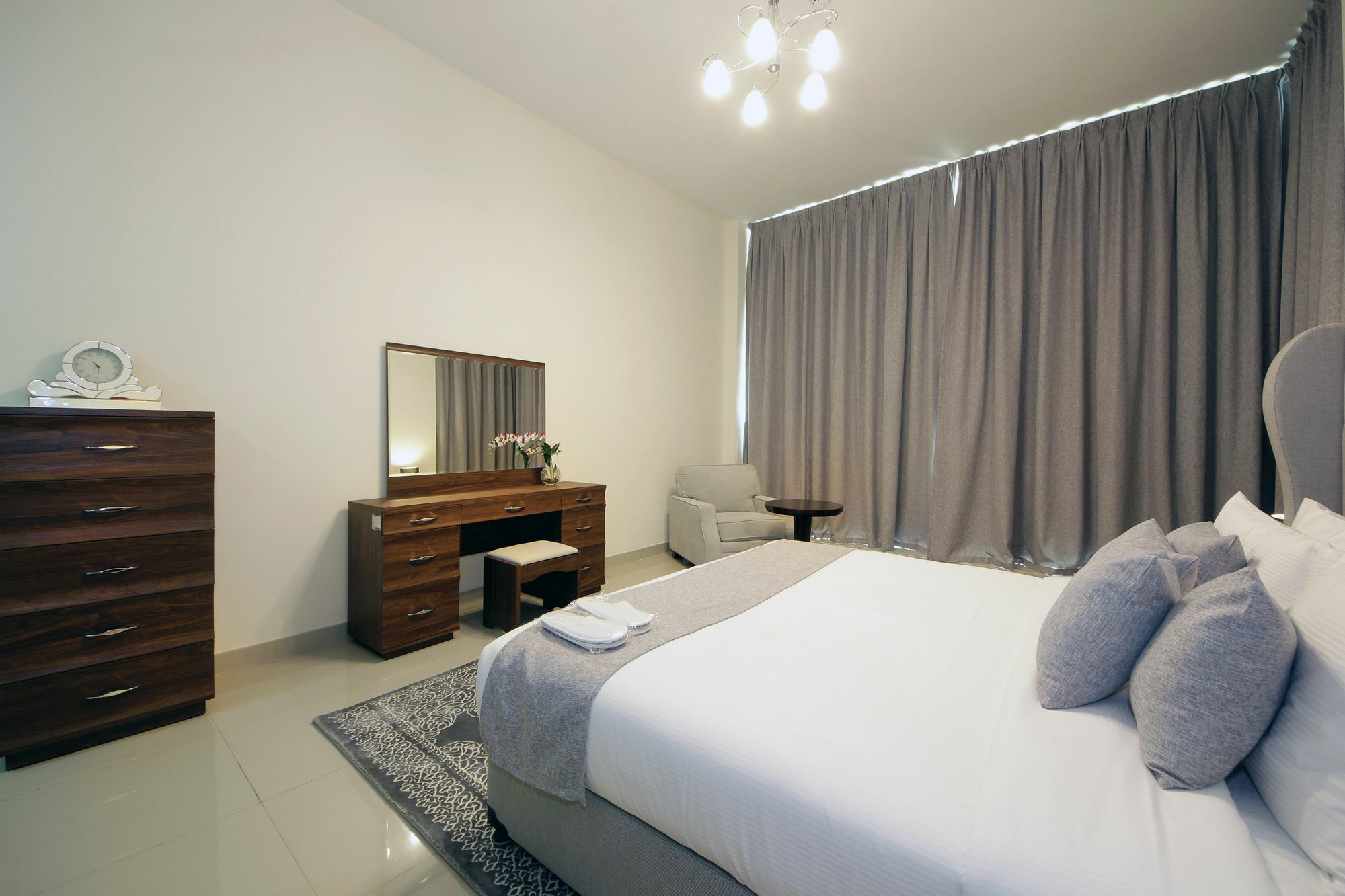 Spacious 2 Bedroom In Al Telal 11, Al Barsha 1 Дубай Екстериор снимка