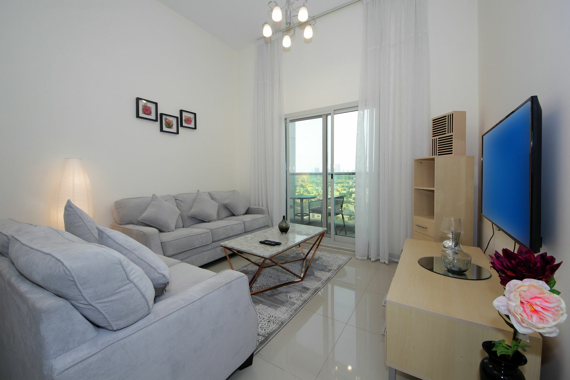 Spacious 2 Bedroom In Al Telal 11, Al Barsha 1 Дубай Екстериор снимка