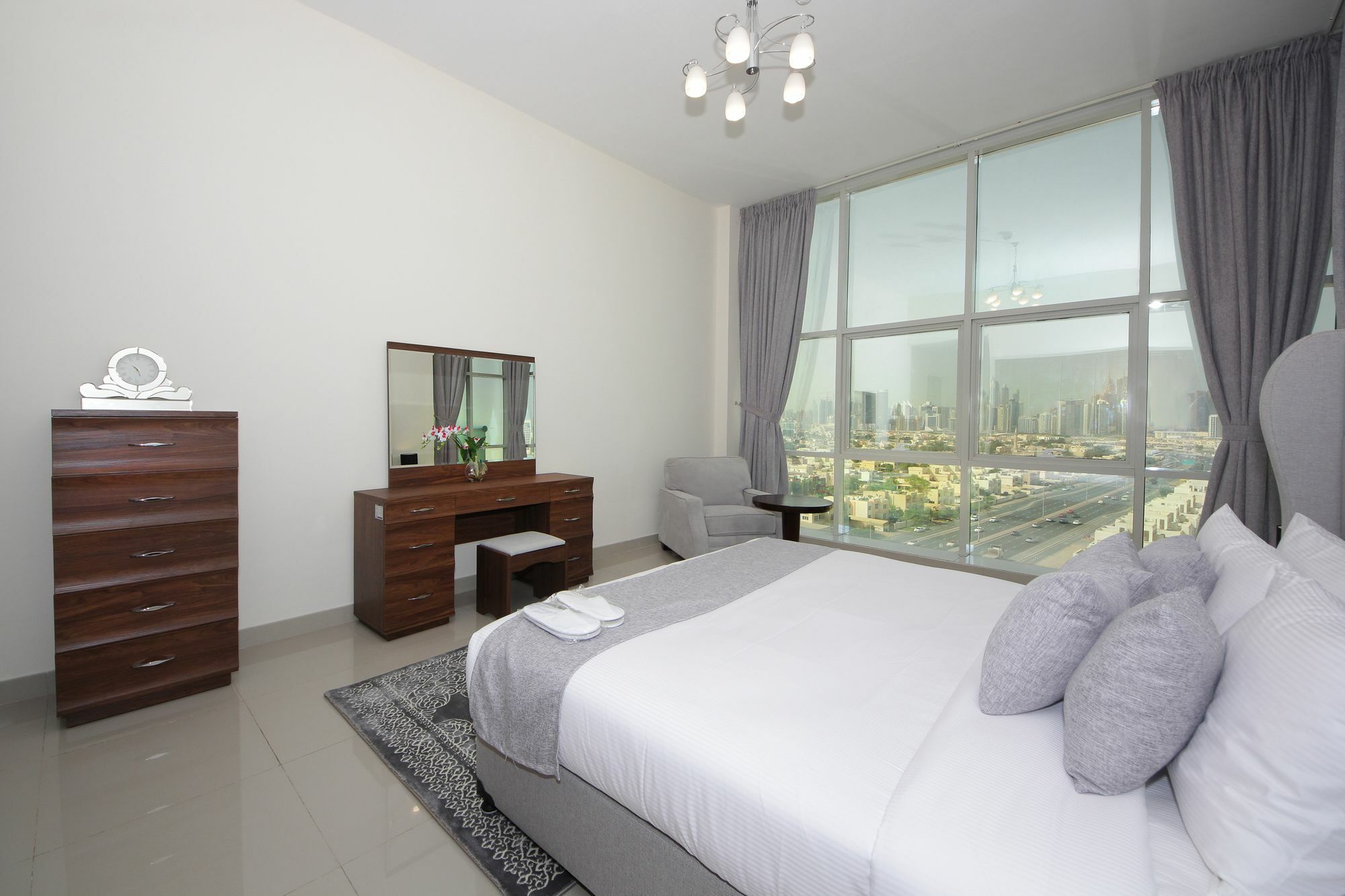 Spacious 2 Bedroom In Al Telal 11, Al Barsha 1 Дубай Екстериор снимка