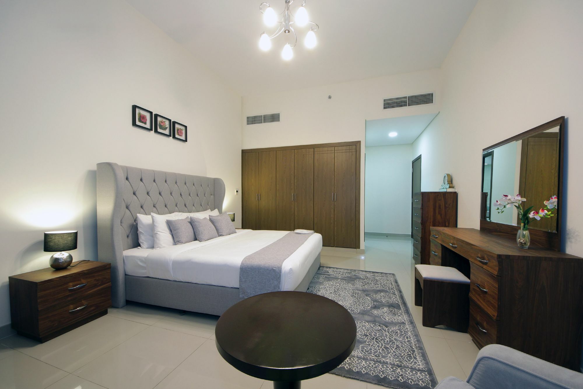 Spacious 2 Bedroom In Al Telal 11, Al Barsha 1 Дубай Екстериор снимка