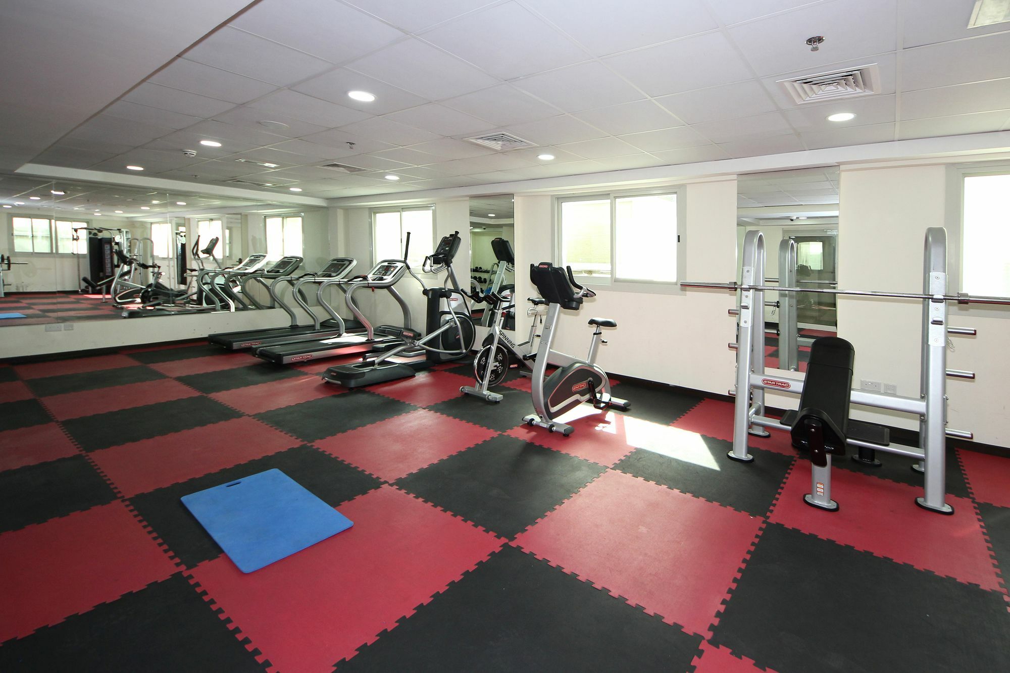 Spacious 2 Bedroom In Al Telal 11, Al Barsha 1 Дубай Екстериор снимка