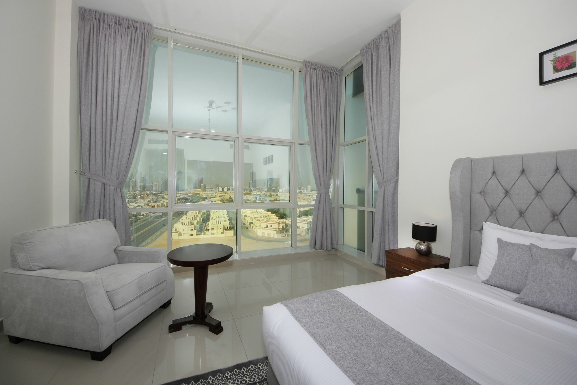 Spacious 2 Bedroom In Al Telal 11, Al Barsha 1 Дубай Екстериор снимка